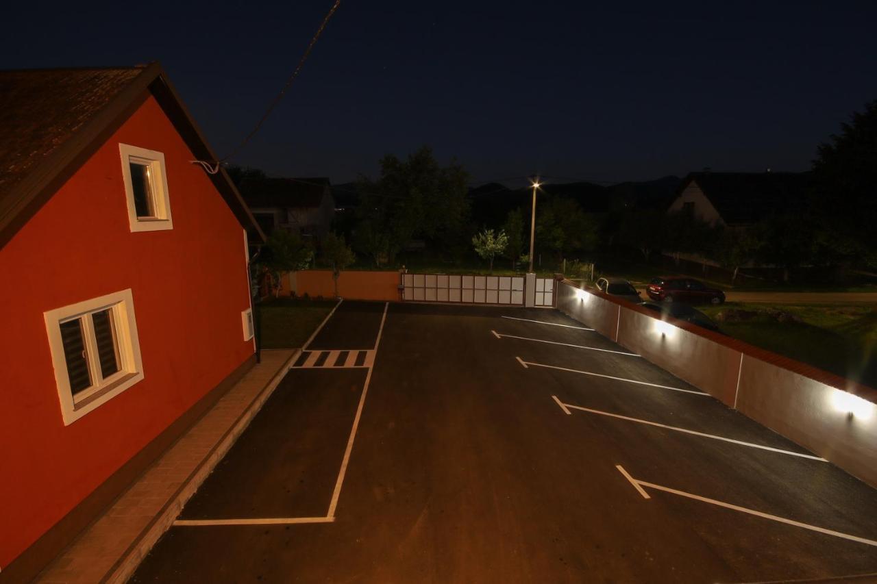 Apartments Sweet Home Otočac Екстериор снимка
